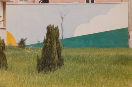 Luigi Ghirri, “Colazione sull’erba”, 1972-74 Comune di Modena, Collezione Galleria Civica - Fondazione Modena Arti Visive (© Eredi di Luigi Ghirri)