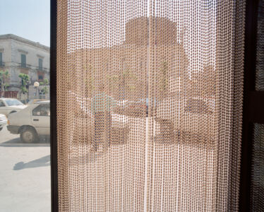 Luigi Ghirri, ‘Bitonto, 1990’, da Puglia. Tra albe e tramonti (MACK, 2022). Courtesy the estate of the artist e MACK