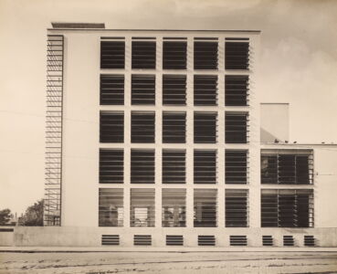 GIL, facciata su via Induno