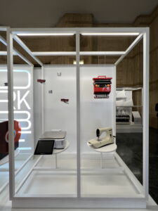 Dettaglio di uno dei parallelepipedi espositivi (© lucio bove)