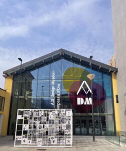 Tadashi Kawamata, Nest in Milan, 2022, assi di legno, opera site-specific, ADI Design Museum, piazza Compasso d’Oro 1, Milano (© Paolo Riolzi Studio, Courtesy Building)