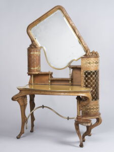 Comò per Palazzo Güell (© MNAC, Barcelona, 2022)