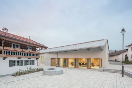 Municipio, Maitenbeth, Germania, 2016. Progetto di meck architekten (foto di Michael Heinrich. Courtesy DAM Francoforte)