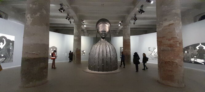 "Brick House” di Simon Leigh