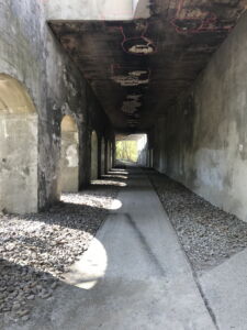 Corpo di fabbrica con portici, ingresso principale (foto Francesca Petretto)