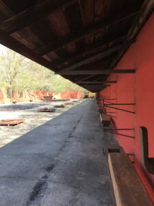 Corte interna giardino segreto con sculture e altre installazioni, gruppo Odious (foto Francesca Petretto)