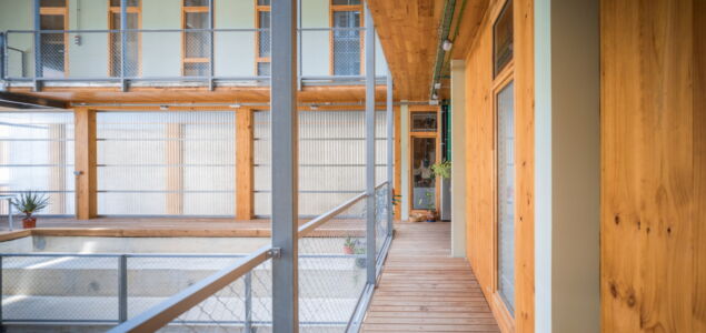 Il complesso La Borda (© Lluc Miralles)