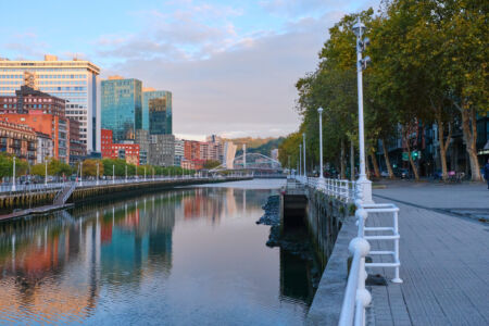 Percorso lungo il fiume Nervión (Courtesy Bilbao Turismo)