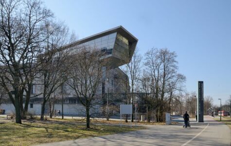 Dokumentationszentrum Reichsparteitagsgelände a Norimberga, 1998 (© Taxiarchos228; 17-03-2012; Free Art License - fonte: Wikipedia)