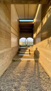 Ingresso al tramonto di aprile (© Gabriele Toneguzzi)