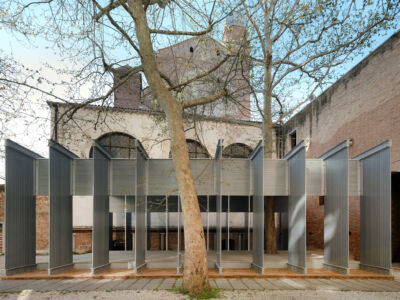 La Glass House nel giardino dei Tolentini, Venezia (foto Servizio fotografico e immagini IUAV)