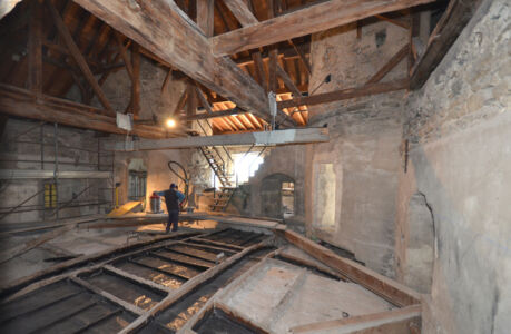 Interventi nel sottotetto del castello di Aymavilles (© Regione autonoma Valle d'Aosta)