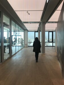 Passaggio tra sale per le esposizioni al secondo piano (foto Daniela Völkel)