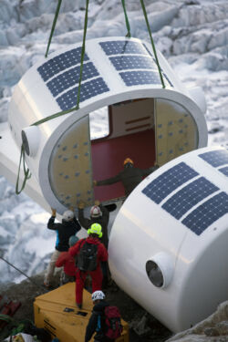 fase di montaggio di uno dei 4 moduli