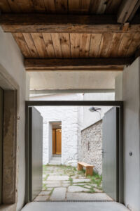 Kozina House, Atelier 111 (© Alex Shoots Buildings)