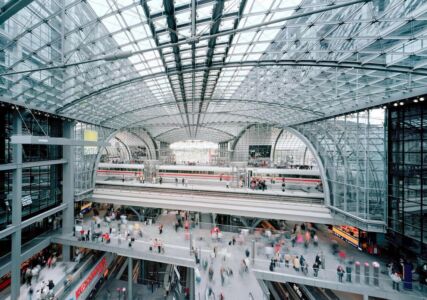 Berlino Hauptbahnhof, vista hall centrale a più livelli (2006)