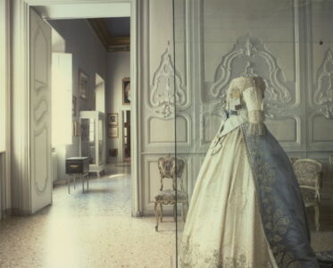 Il Museo Glauco Lombardi, Parma, 1985 Foto Luigi Ghirri - Photo courtesy@Eredi Luigi Ghirri