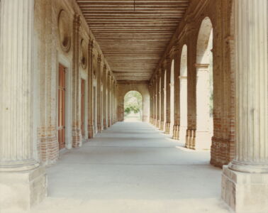 La Biblioteca Civica, Santa Maria di Sala, Padova, 1988 - Foto Luigi Ghirri Photo courtesy@Eredi Luigi Ghirri