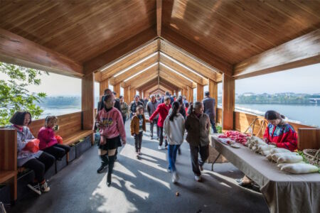 Riuso del ponte Shimen sul fiume Songyin (2016-17, © Wang Ziling)