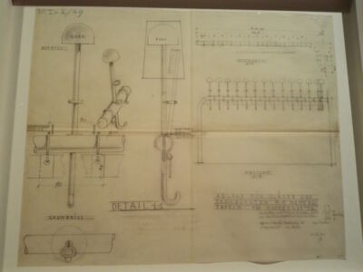 Scuola materna Montessori, portabicchieri e spazzolini, 1931 circa