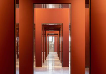 Una sala espositiva (© Marco Cappelletti, courtesy Labics)