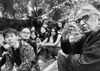 Doshi con alcuni studenti (@ Sandro Rolla)