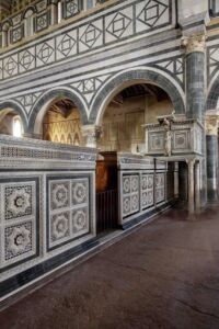 Transenna e Pulpito dopo il restauro (© Antonio Quattrone)