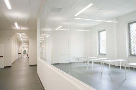 Gli spazi interni dell'ex Dogana ristrutturati per Accademia Italiana (© Michele Cirillo)