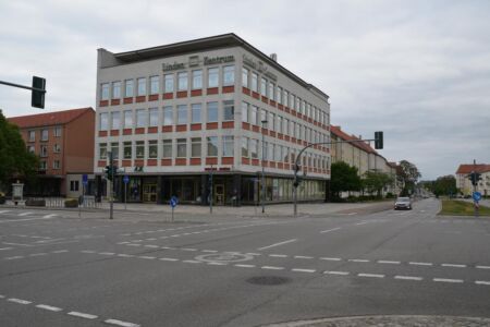 Magistrale, oggi Lindenallee, vista del Lindenzentrum da est. Foto © Daniela Völkel-Hundt, maggio 2023