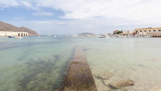 Da Favignana verso Lèvanzo (© Archivio AutonomeForme)