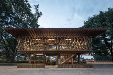 Studio SHAU, microbiblioteca Warak Kayu a Semarang, Indonesia (2020)