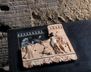 Lastra campana proveniente dagli scavi relativi alle fasi precedenti la Domus Tiberiana (© Stefano Castellani)