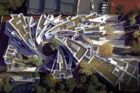 Berlino, Heinz-Galinski School Berlin, Germany, 1995. Image © Michael Krüger (© Zvi Hecker)