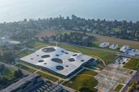 Rolex Learning Center all'École Polytechnique Fédérale (EPFL), Losanna, Svizzera, 2010, Progetto SANAA
(© Iwan Baan)