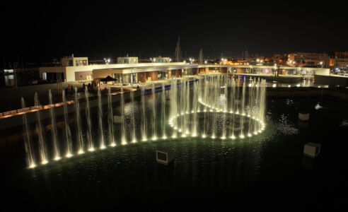 La Fontana del PMY di sera (© Autorità di Sistema portuale del Mare di Sicilia occidentale)