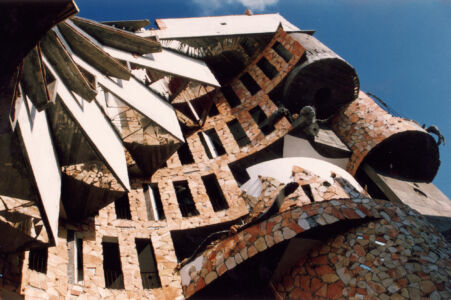 4 Spiral Apartment House, Ramat Gan, Israele, 1984-1989 (© Zvi Hecker)