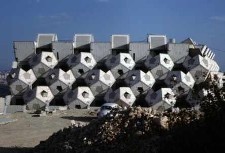 Ramot Polin Housing, Jerusalem, Israel, 1975. Image Rudolf Klein (© Zvi Hecker)