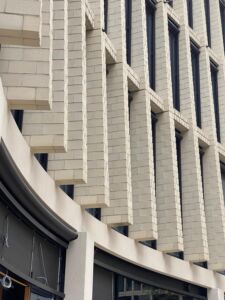 Dettaglio di facciata edfici per uffici. Ottobre 2023. Foto Francesca Petretto