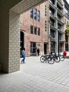 Dal cortile interno dietro Fotografiska, partciolare portico. Ottobre 2023. Foto Francesca Petretto