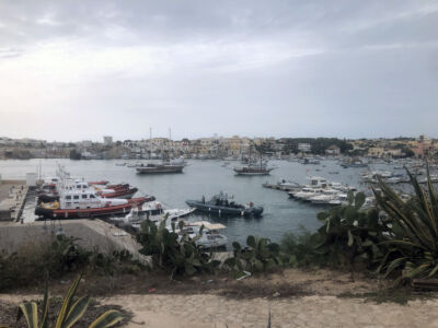 Vista del porto (© Archivio AutonomeForme)