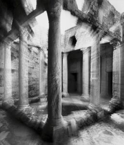 Mimmo Jodice, Peristilio romano, Bulla Regia, Tunisia, 1993-94, © Mimmo Jodice