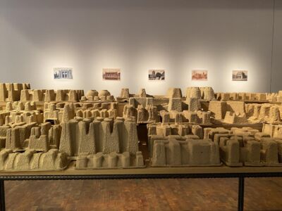 Da un progetto di Kader Attia (© Francesca Petretto)