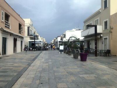 Il corso principale di Lampedusa (© Archivio AutonomeForme)