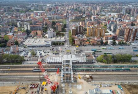 Lavori di realizzazione della nuova stazione ferroviaria a scavalco (credits, MilanoSesto)