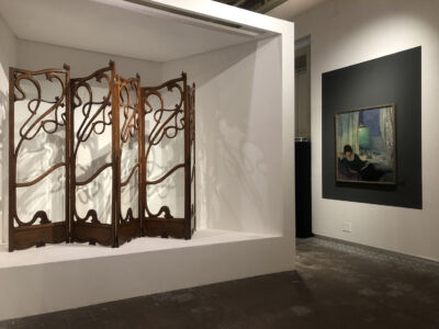 Un separè dal disegno floreale (© Foto Archivio AutonomeForme)