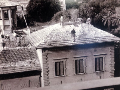 La fase iniziale della demolizione di Villa Deliella a Piacca Croci (© Foto Archivio AutonomeForme)