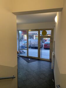 Vano d'ingresso visto dalle scale. Foto di Francesca Petretto, gennaio 2024