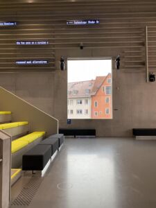 Zukunftsmuseum, interni, affaccio verso la città storica. Foto di Francesca Petretto