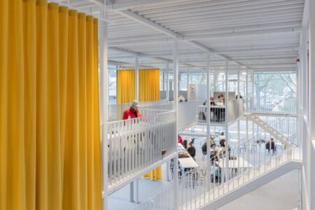 La flessibilità dell'edificio consente di riconfigurare costantemente la pianta del piano (© Iwan Baan)