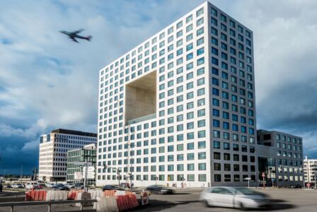 D-square Building di Paul Bretz Architects con Moreno Architecture
